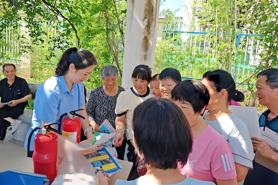 筑牢安全防線！正誠智服“安全宣傳咨詢?nèi)铡?   活動(dòng)守護(hù)萬家平安